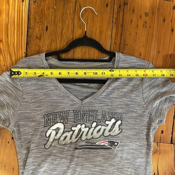 NFL Team Apparel Patriots New England Football Women’s t-shirt size large - Picture 7 of 8